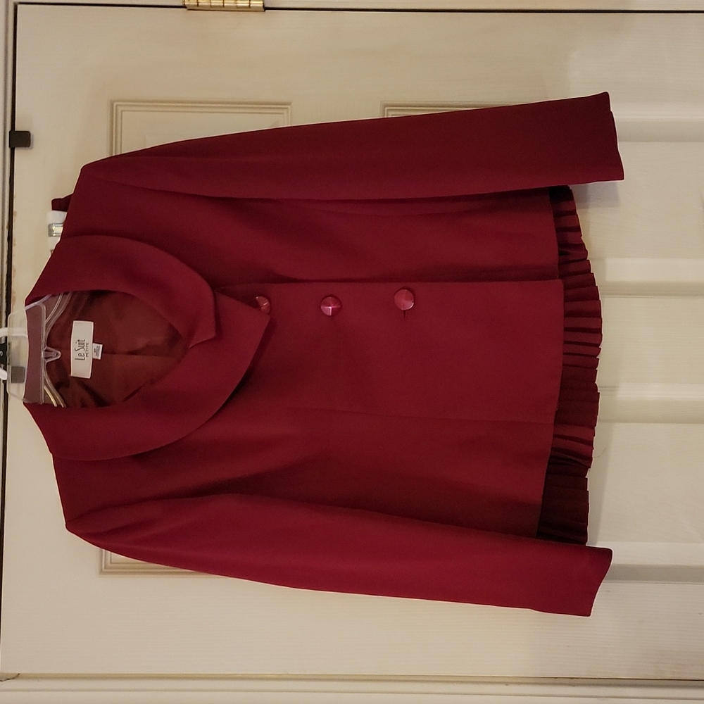 Le Suit True Red 4 Petite Skirt Suit Jacket Ruffled Trim Profesional Designer